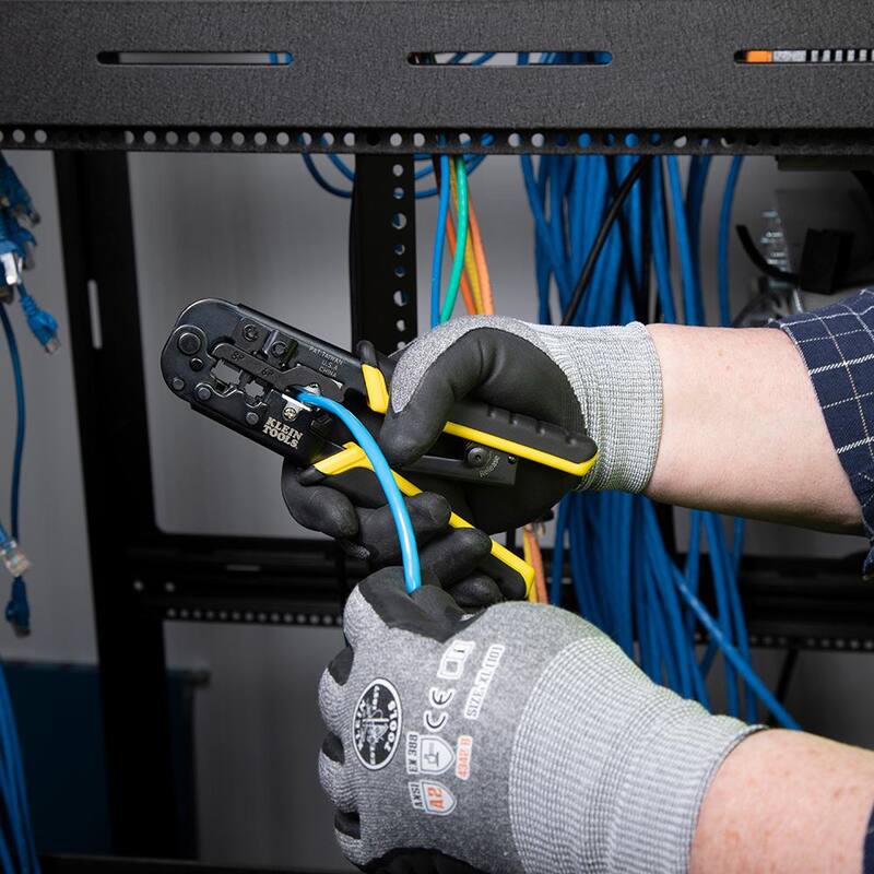 Herramienta de engarzado, pelado y corte para cables de datos con trinquete de Klein Tools, Ethernet RJ45, Datos/Voz/Video - VDV226011SEN