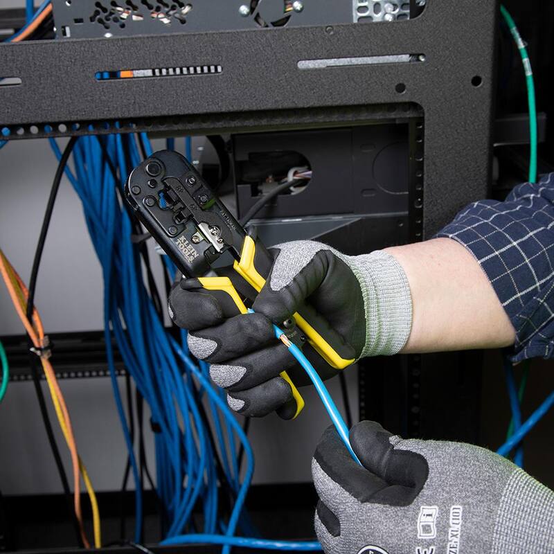 Herramienta de engarzado, pelado y corte para cables de datos con trinquete de Klein Tools, Ethernet RJ45, Datos/Voz/Video - VDV226011SEN