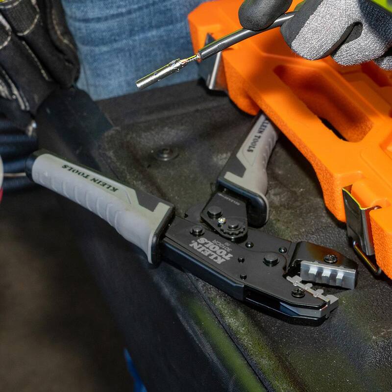 Klein Tools Solar Ratcheting Crimper para conectores MC4 - 3010CR