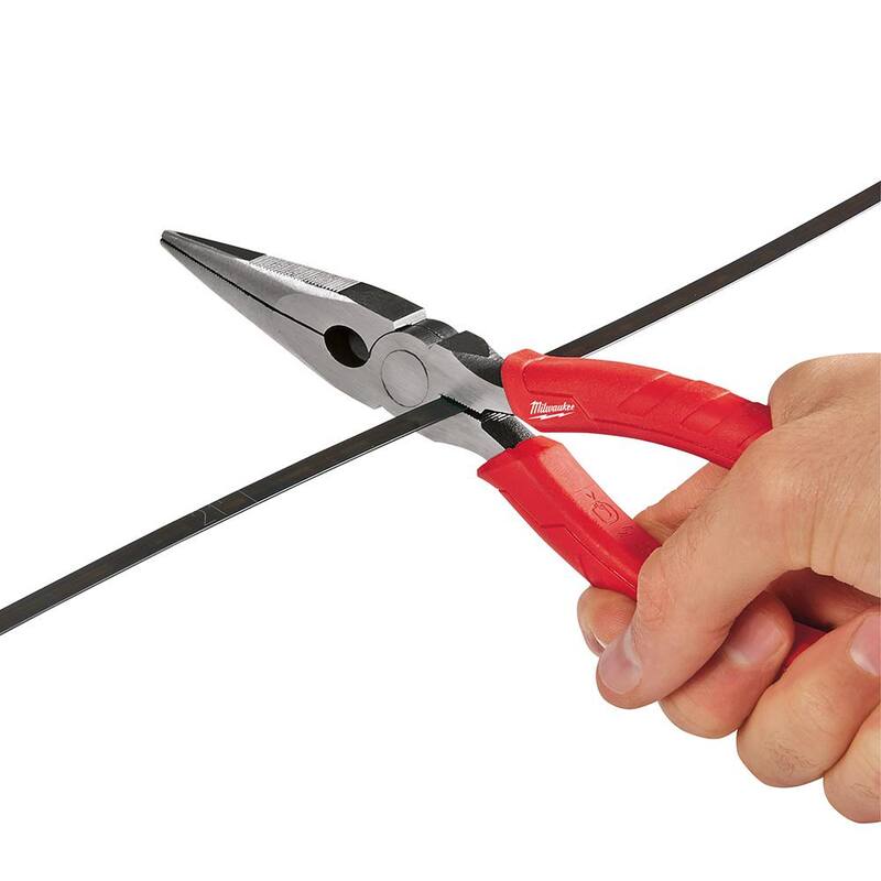 Alicates de punta larga con mango ergonómico Milwaukee de 8 pulgadas con juego de 8 destornilladores con cabeza cuadrada - 48-22-6101-48-22-2718.