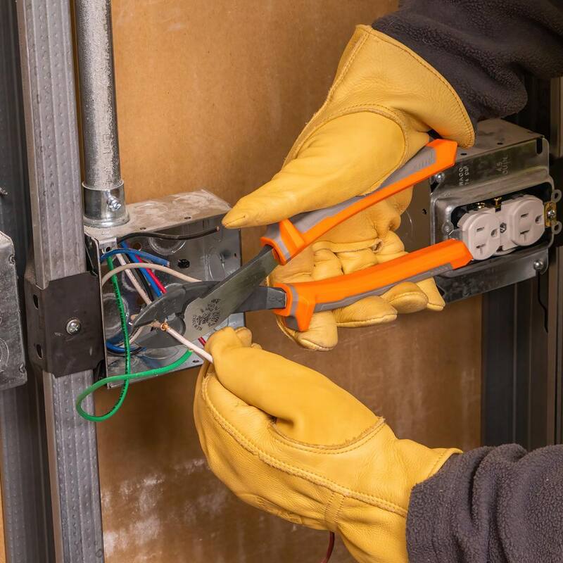 Herramienta de crimpado y corte de Klein Tools para conectores aislados - 1005RINS
