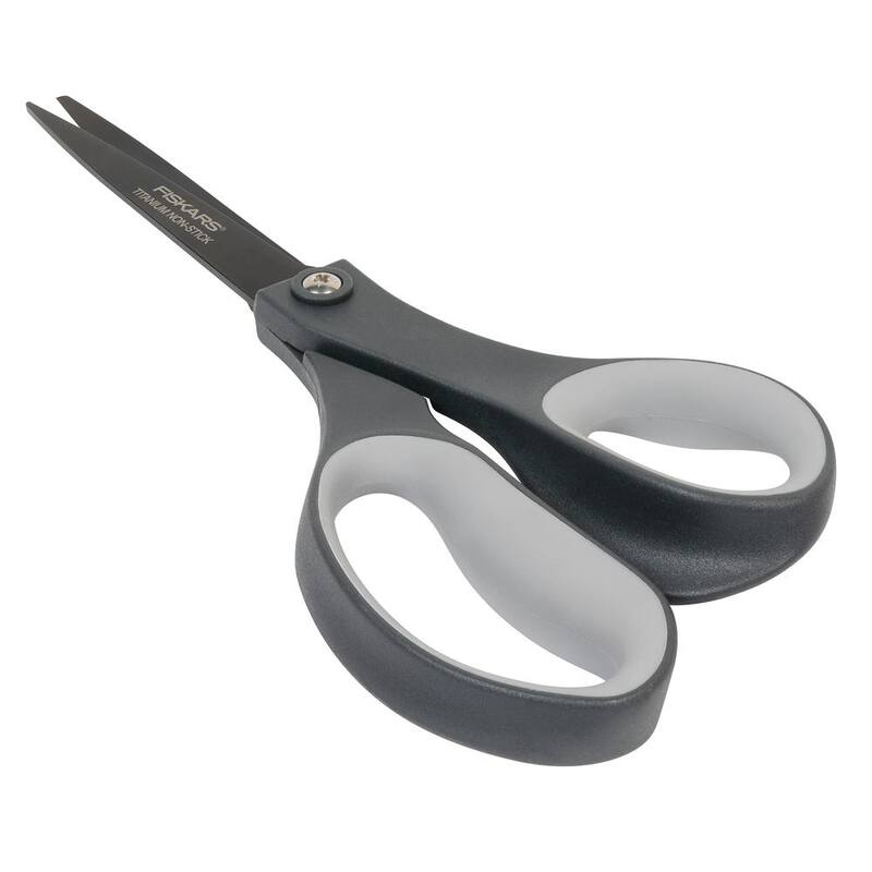 Tijeras de titanio Fiskars Everyday de 8 pulgadas con SoftGrip (2 piezas) - 1067266