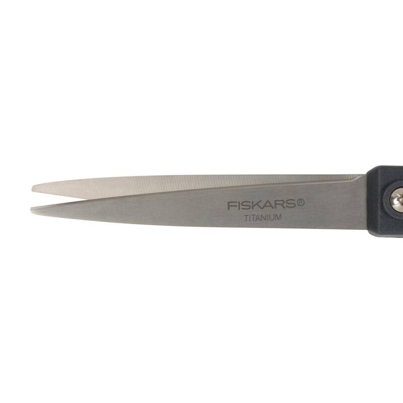 Tijeras de titanio Fiskars Everyday de 8 pulgadas con SoftGrip (2 piezas) - 1067266