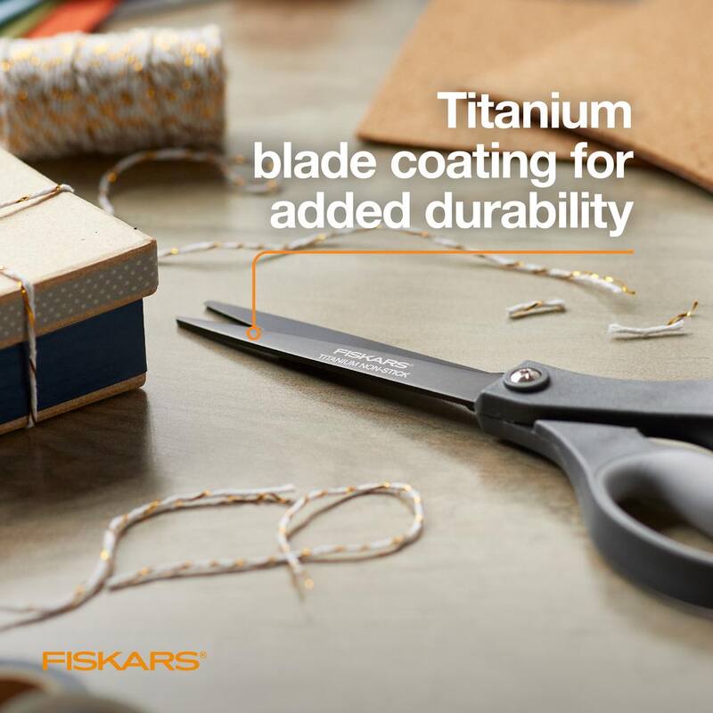 Tijeras Fiskars Everyday de 8 pulgadas con recubrimiento de titanio antiadherente y SoftGrip - 1067268