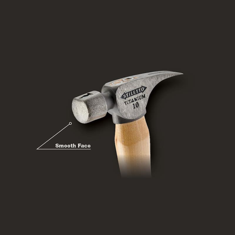 Martillo de titanio Stiletto de 10 oz. con cara lisa y mango de nogal curvado de 14 1/2 pulgadas - FH10C