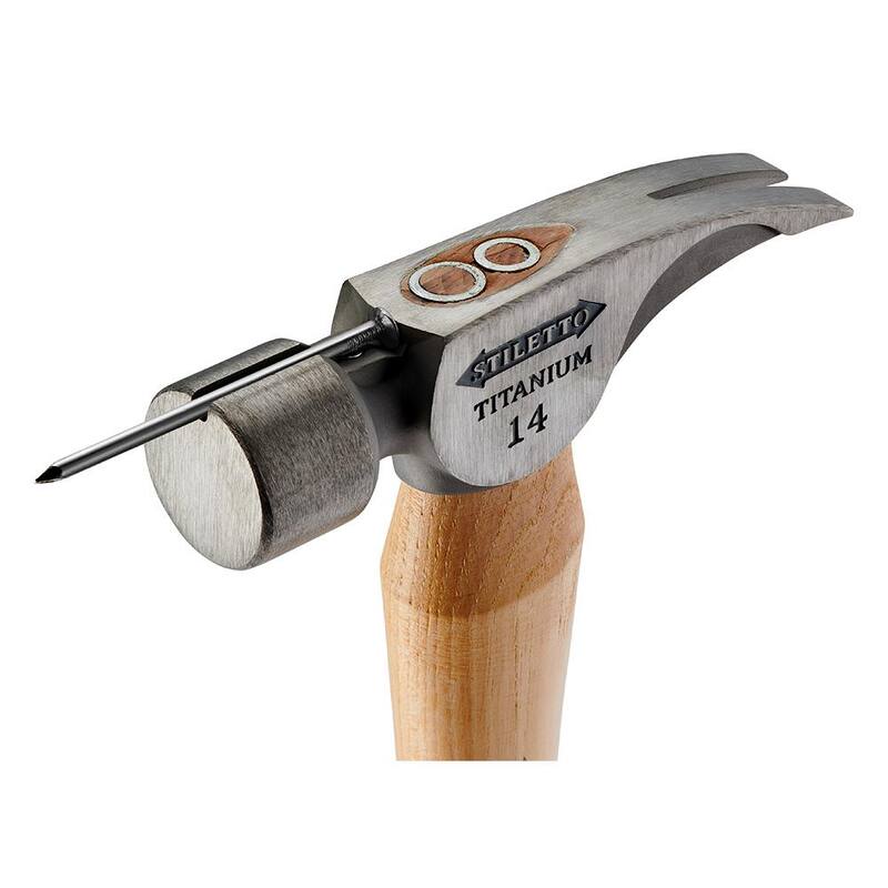 Martillo de titanio Stiletto de 14 oz. con cabeza lisa y mango de nogal curvado de 18 pulgadas, con barra para uñas de titanio de 12 pulgadas con punzón - Ti14SC-TICLW12