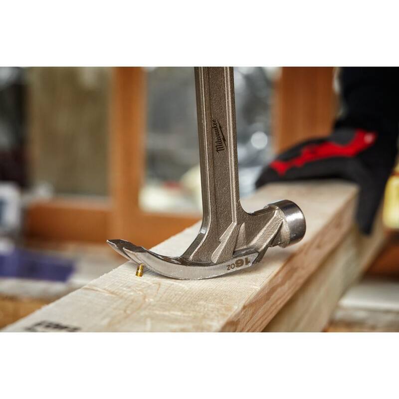 Martillo de acabado de cara lisa de 16 oz. de Milwaukee con barra de palanca de 15 pulgadas - 48-22-9018-48-22-9035