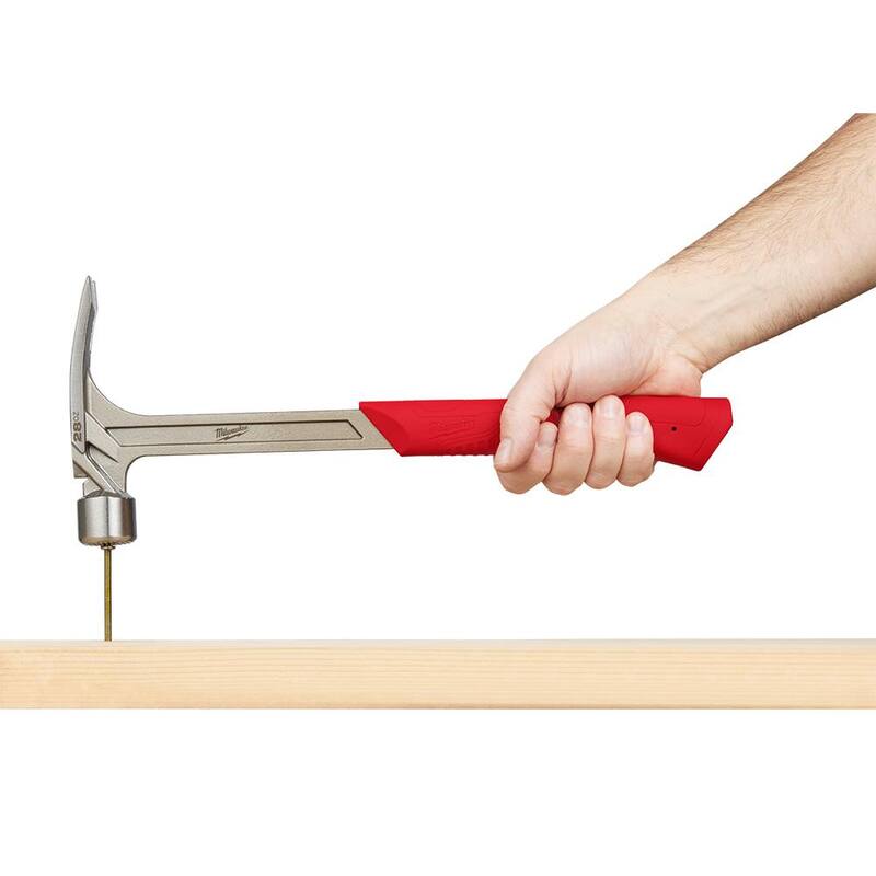 Martillo de armazón con cara ranurada de 28 oz. de Milwaukee con barra de palanca de 12 pulgadas - 48-22-9029-48-22-9034