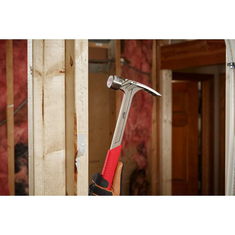 Martillo de armazón con cara ranurada de 28 oz. de Milwaukee con barra de palanca de 12 pulgadas - 48-22-9029-48-22-9034