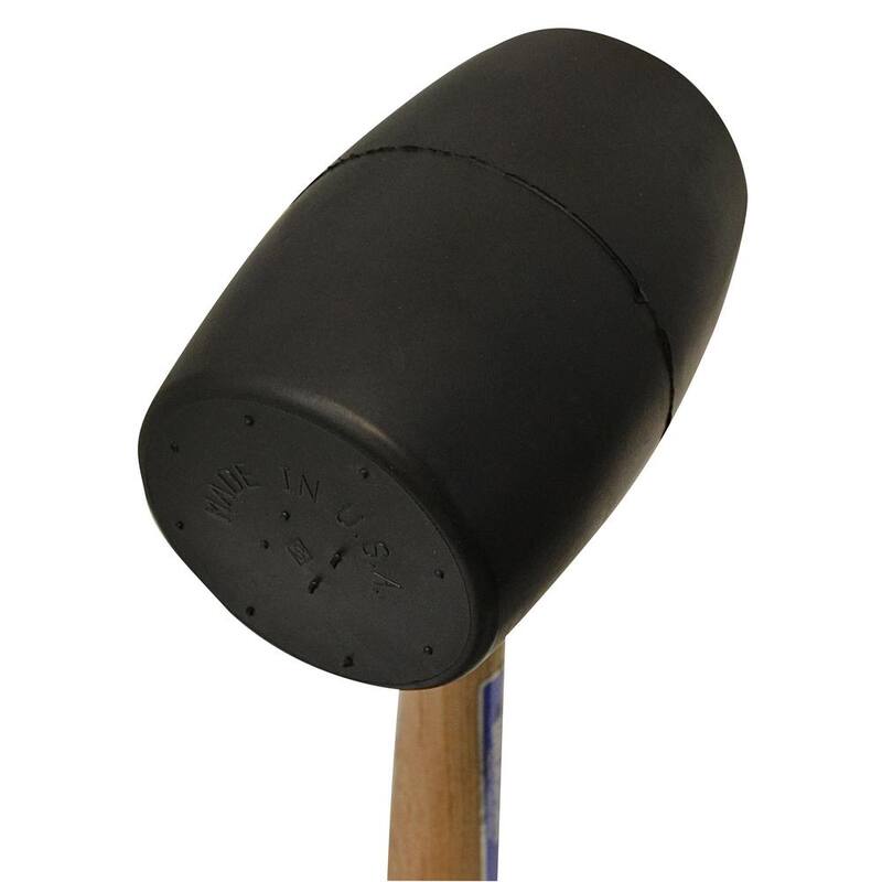 El titulo traducido al español sería: Martillo de goma negro Vaughan de 20 oz. con mango de madera dura de 13 pulgadas - RM2B