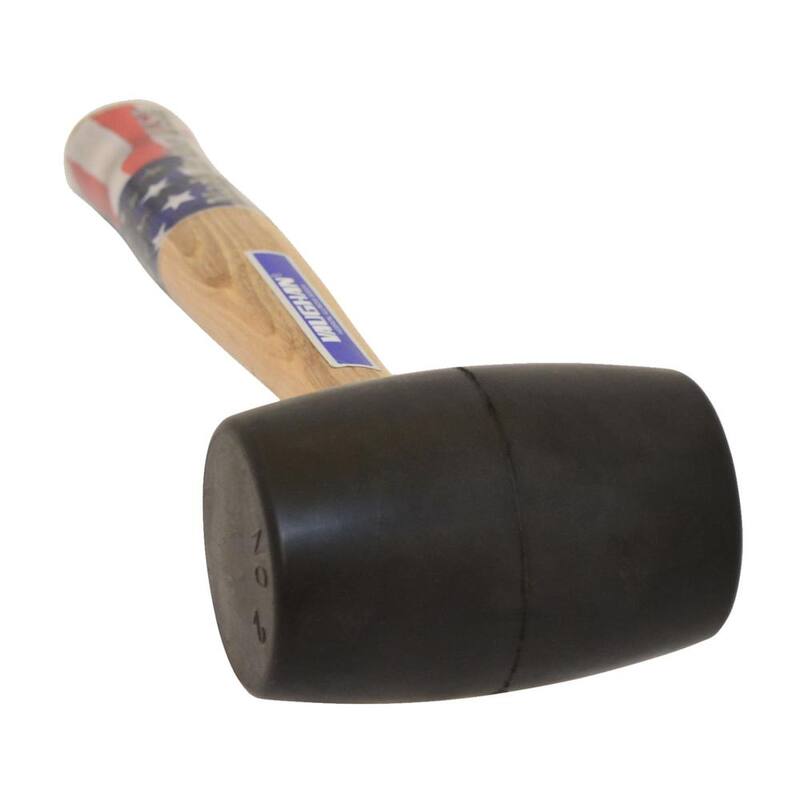 El titulo traducido al español sería: Martillo de goma negro Vaughan de 20 oz. con mango de madera dura de 13 pulgadas - RM2B