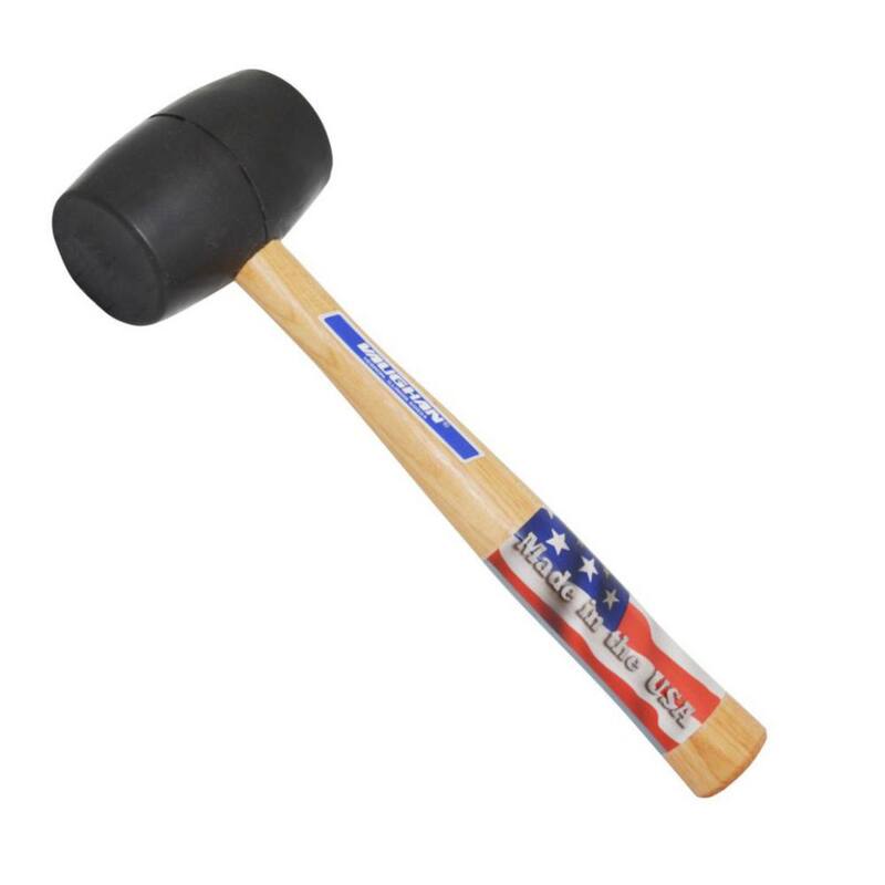 El titulo traducido al español sería: Martillo de goma negro Vaughan de 20 oz. con mango de madera dura de 13 pulgadas - RM2B