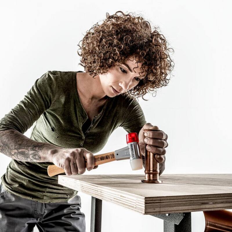 Baseplex Halder 11 oz. Martillo de maza con carcasa de fundición de zinc, mango de madera dura, cara de plástico rojo y cara de nylon blanco - 3968.030