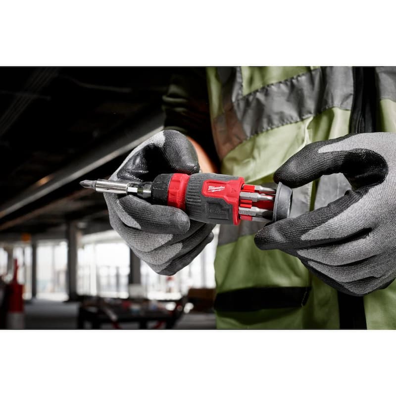 Milwaukee Destornillador compacto multipuntas de trinquete 8-en-1 - 48-22-2913