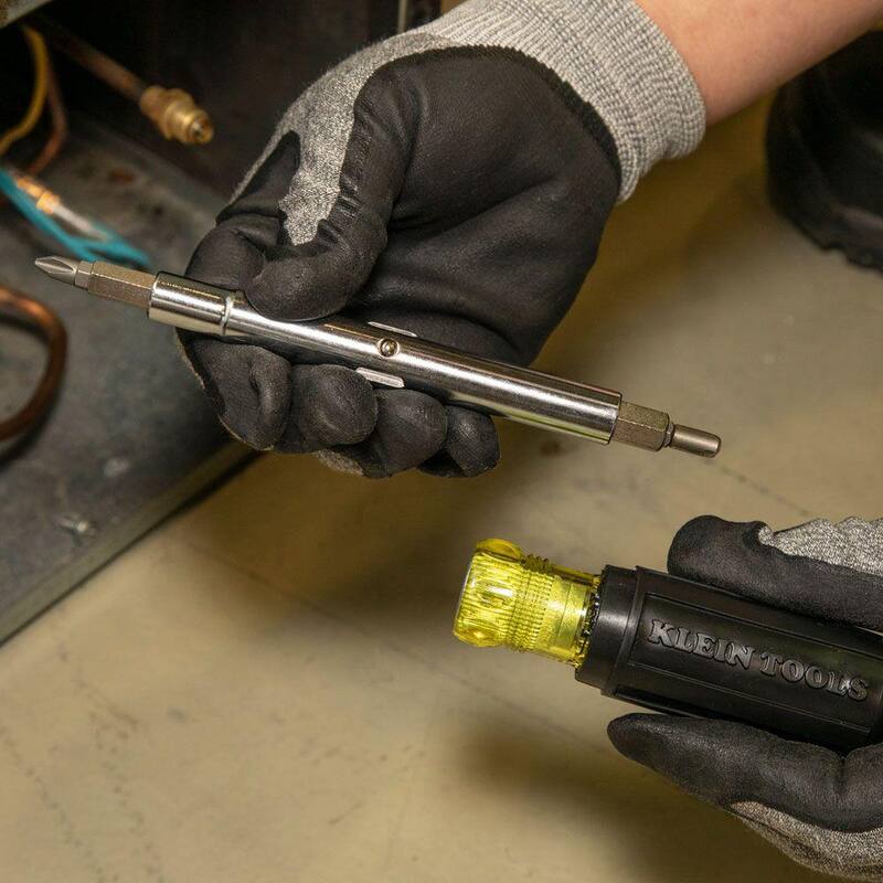 Herramienta de múltiples puntas y destornillador de 11 en 1 de Klein Tools con herramienta para válvula Schrader - Mango con agarre acolchonado - 32527