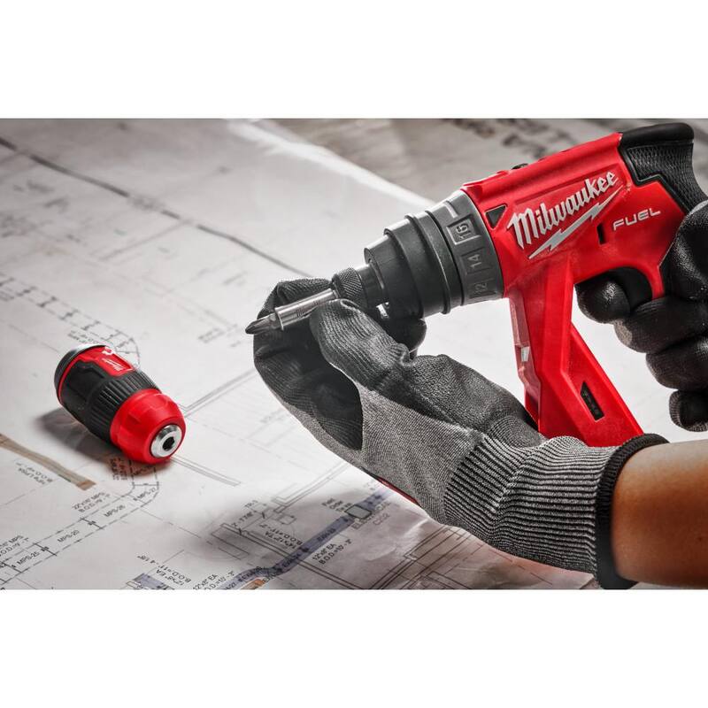 Milwaukee 8-en-1 Destornillador Multibit Compacto con Cuchillos Utilitarios Plegables Fastback 6-en-1 con Hoja de Uso General (2 Piezas) - 48-22-2910-48-22-1505