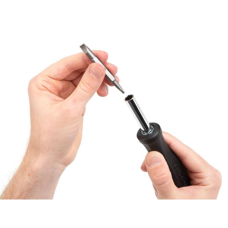 Desarmador de punta plana 6 en 1 TEKTON (3/16 pulg. x 1/4 pulg., 1/8 pulg. x 5/16 pulg., negro) - DMS14008