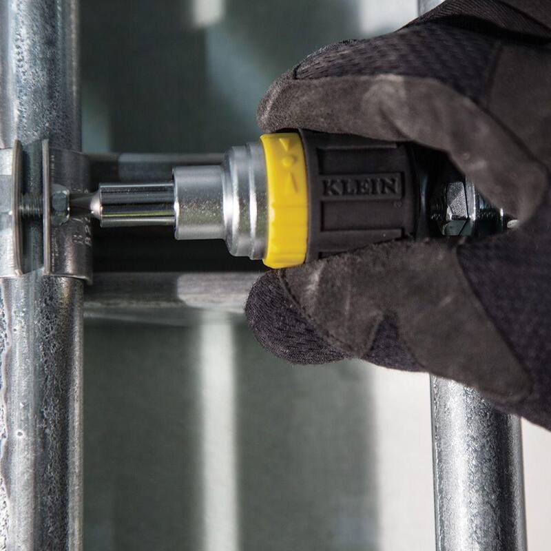 Herramienta de 6 en 1 con mango de agarre acolchonado y trinquete - Destornillador corto de Klein Tools - 32593