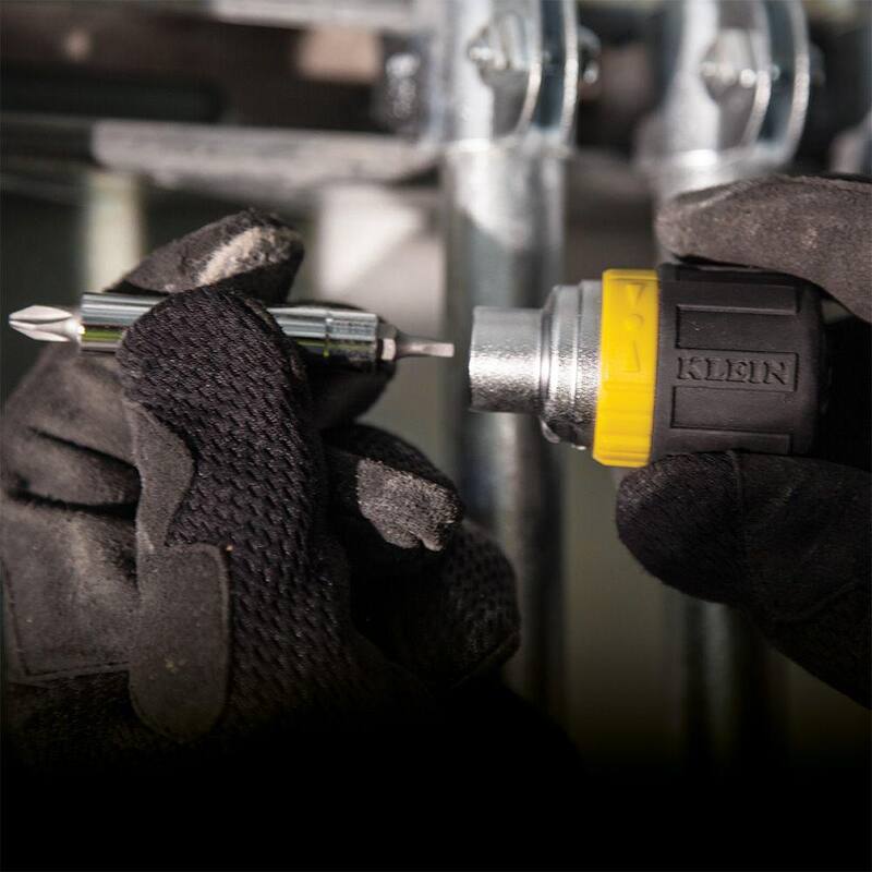 Herramienta de 6 en 1 con mango de agarre acolchonado y trinquete - Destornillador corto de Klein Tools - 32593