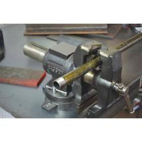 BESSEY 5 in. Tornillo de Banco Giratorio de Uso Múltiple para Tubos con Base Giratoria - BV-MPV5