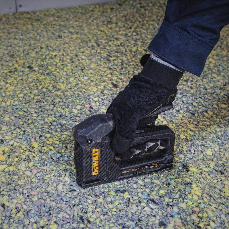 Grapadora/clavadora de fibra de carbono DEWALT - DWHT80276