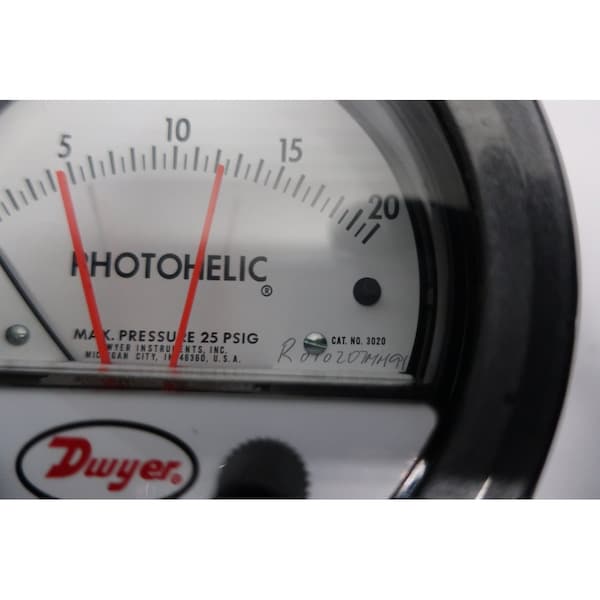 Dwyer Photothelic 18 020InH2O 120VAc Pressure Switch - 3020