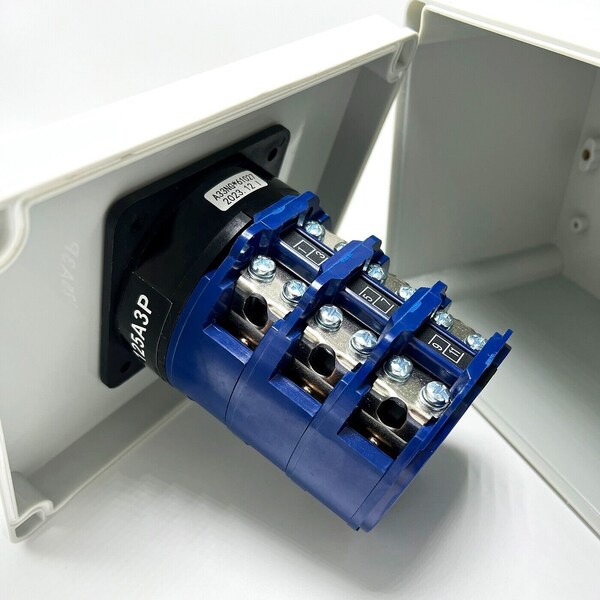 Liftcharger 125A Manual Transfer Switch, Shore-Off-Inverter/Gen for 120V or 240V Devices - ENC125A