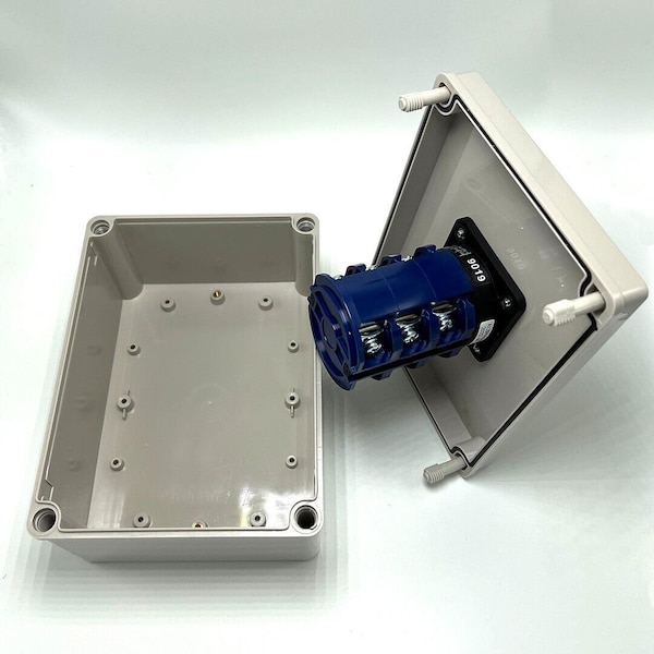 Liftcharger 63A Manual Transfer Switch Line-Off-Gen/Inverter for 120V or  240V - ENC9019