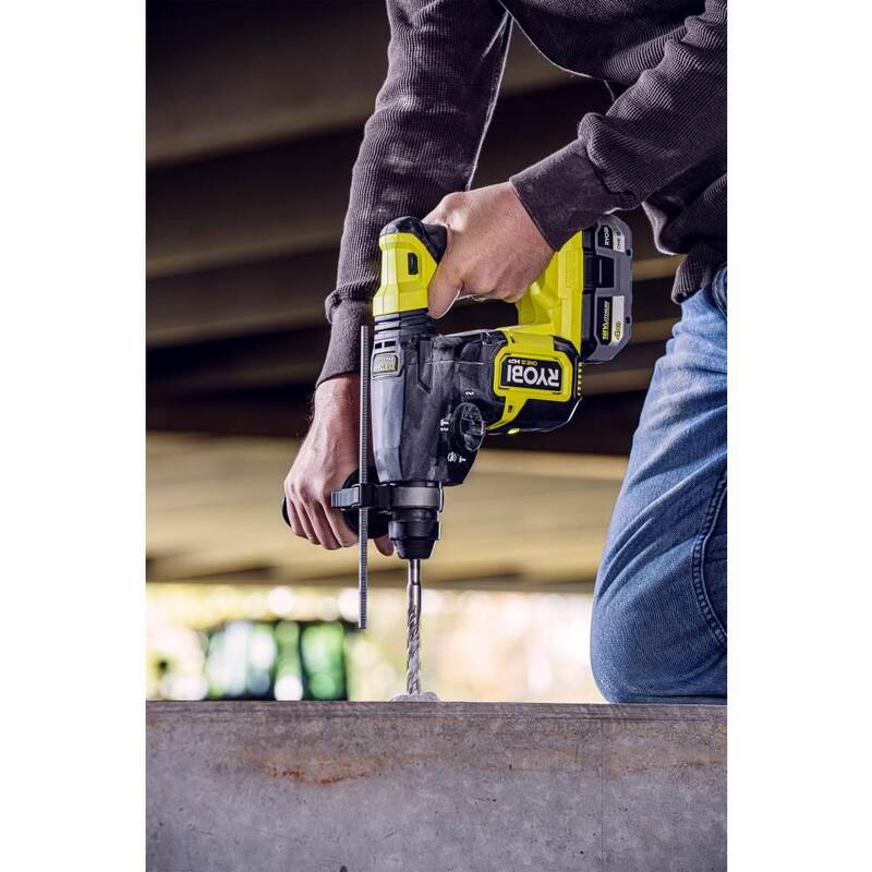 RYOBI ONE+ HP Taladro martillo rotativo sin escobillas inalámbrico de 18V con portabrocas SDS-Plus de 1 pulgada y batería de alto rendimiento de 4.0 Ah de iones de litio - P223-PBP004