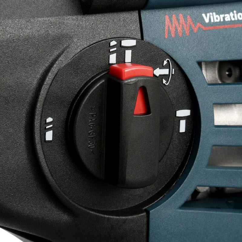 Martillo rotativo Bosch de 8 amperes y 1-1/8 pulgadas con velocidad variable con cable SDS-Plus para concreto/mampostería con estuche de transporte - RH328VCQ