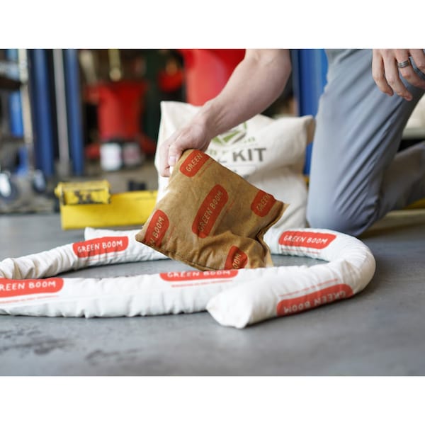 Green Boom Oil-Only Pillow, 5 gal, 10 in x 10 in, White, 100% Biomass, 10 PK - P1010S
