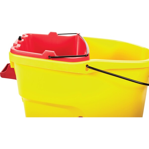 Rubbermaid Commercial 18 qt Red, Plastic - 2064907