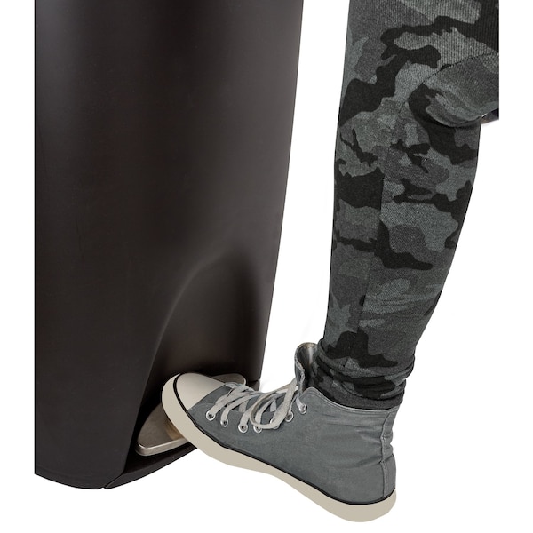 Umbra Umbra Brim 13 gal Black Plastic Step On Wastebasket - 084200-047