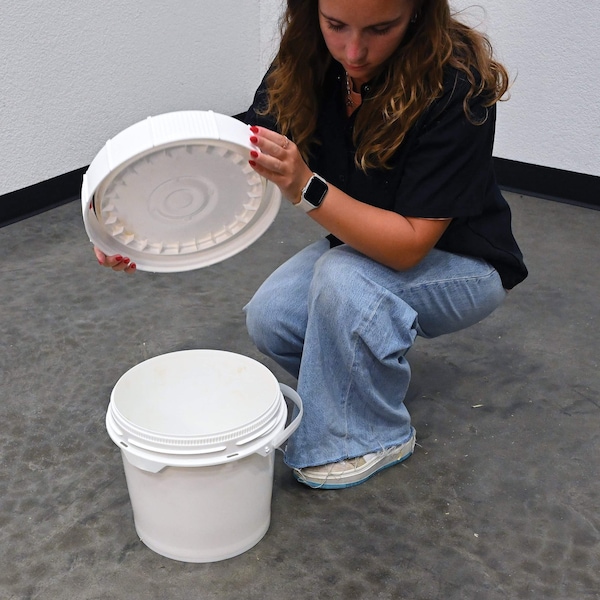 Vestil 2 Gal Trash Can Lid, 10.2 / 11.25 W/Dia, White, Polyethylene - PAIL-SCR-35-W