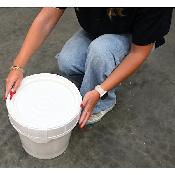 Vestil 2 Gal Trash Can Lid, 10.2 / 11.25 W/Dia, White, Polyethylene - PAIL-SCR-35-W