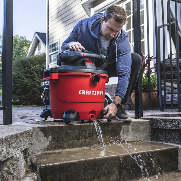 Craftsman 16 Gallon 6.5 Peak HP Wet/Dry Vacuum with Detachable Blower and Attachments - CMXEVBE17607
