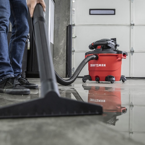 Craftsman 16 Gallon 6.5 Peak HP Wet/Dry Vacuum with Detachable Blower and Attachments - CMXEVBE17607