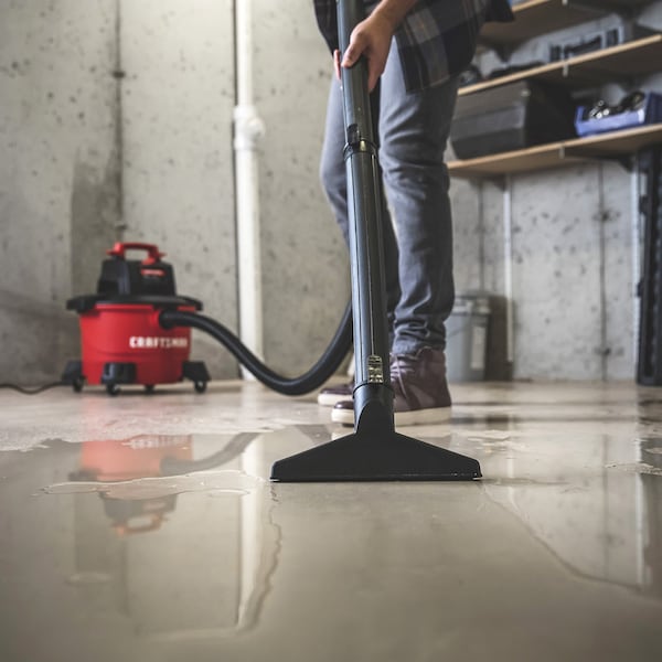 Craftsman 6 Gallon 3.5 Peak HP Wet/Dry Vac, Portable Shop Vacuum with Attachments - CMXEVBE17584