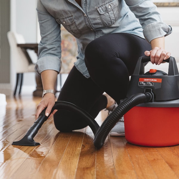 Craftsman 2.5 Gallon 2.5 Peak HP Wet/Dry Vac, Portable Shop Vacuum with Attachments - CMXEVBE17250