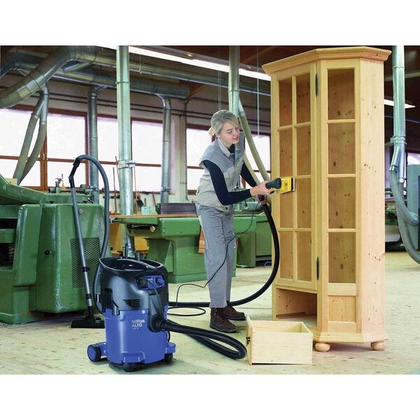 Nilfisk Contractor, Shop Vacuum, 8 gal, Standard, 135 cfm, 1 1/2 hp - 302004230