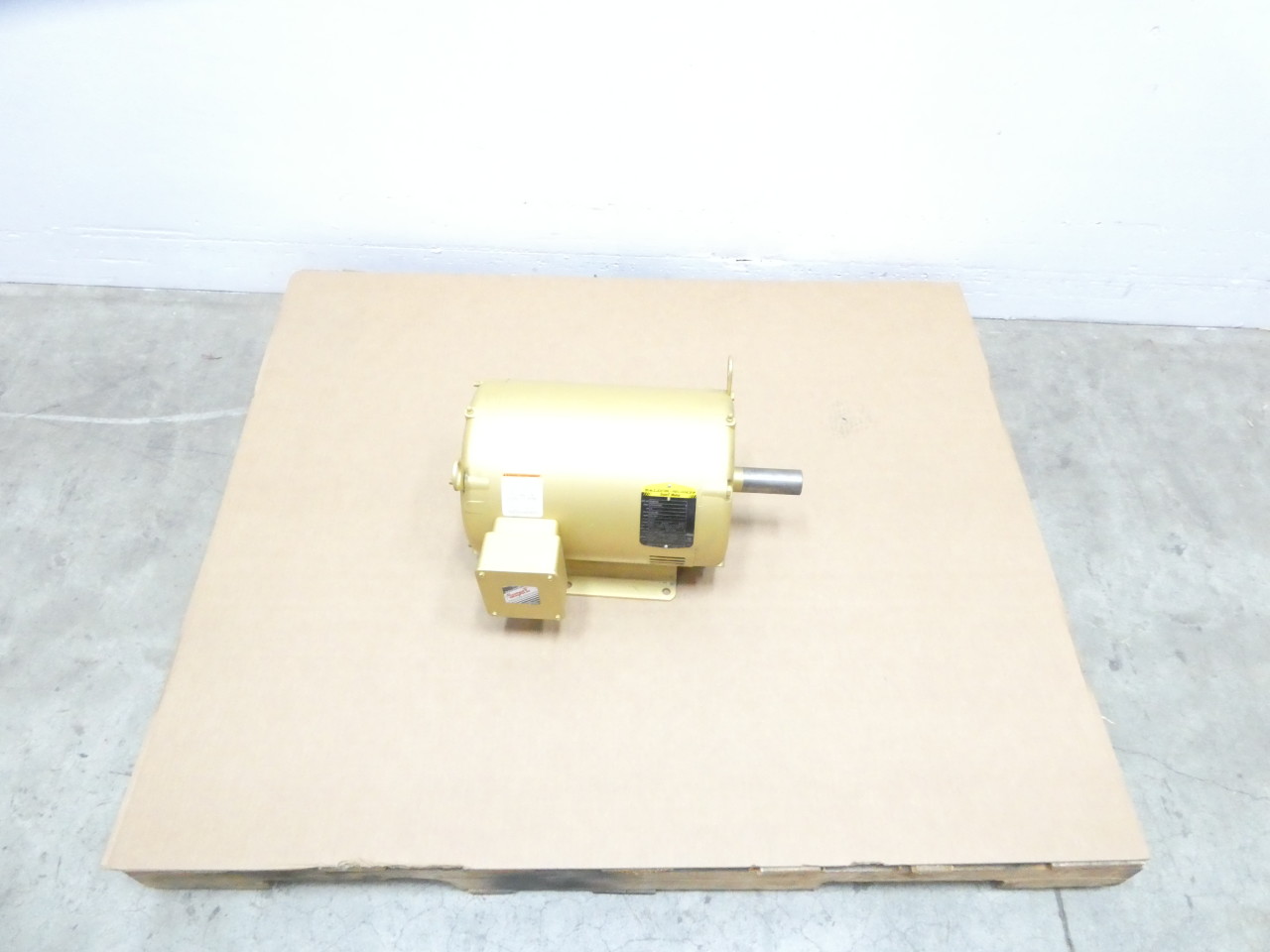 BALDOR EM3313T SUPER-E 215T 3PH 10HP 1770RPM 1-3/8IN 230/460V-AC AC MOTOR
