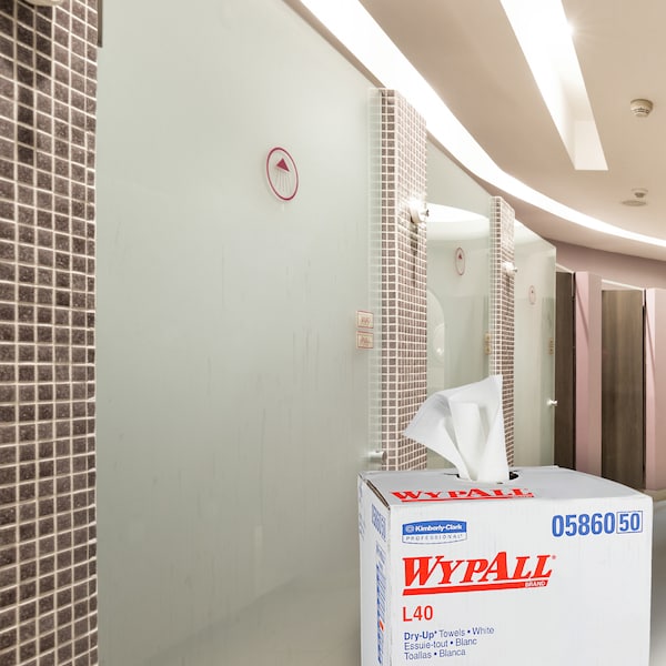 Kimberly-Clark Professional WypAll Power Clean L40 Extra Absorbent Towels (05860), Limited Use, White, 1 Roll / Box, 200 Towels - 05860