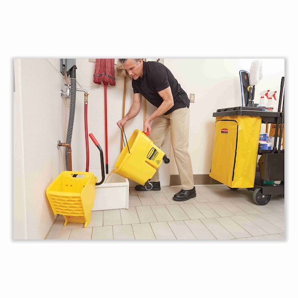 Rubbermaid Commercial Zippered Vinyl Cleaning Cart Bag, 24 gal, 17.25" x 30.5", Yellow - 1966719