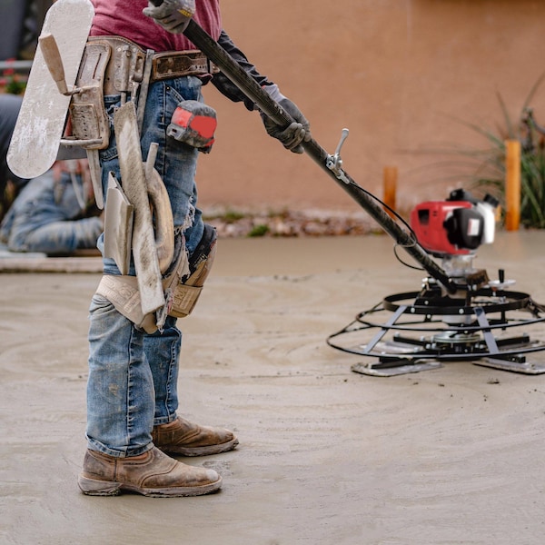 Tomahawk Power 30in Honda Portable Concrete Power Trowel with 18ft Bull Float Handle 1.6HP GX35 Engine - JXPT30H